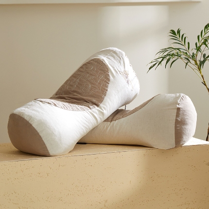 91家纺网 家纺一手货源 找家纺 （总）2025新款 全棉简约荞麦枕 宫廷风骨头荞麦立体护颈枕枕头枕芯