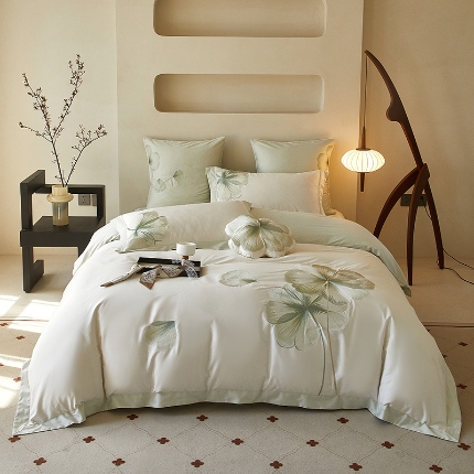 91家纺网 家纺一手货源 找家纺 （总）【2025】50支50S长绒棉刺绣四件套新中式工艺款,荷塘月色粉 控价478-498元,荷塘月色玉 控价478-498元,翩翩起舞 控价478-498元,温馨满园粉玉 控价478-498元,温馨满园芋紫 控价478-498元,玉露清华 控价478-498元