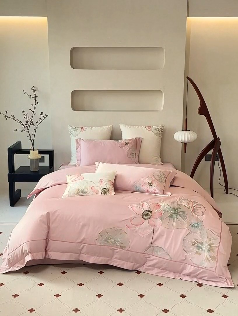 91家纺网 家纺一手货源 找家纺 【2025】50支50S长绒棉刺绣四件套新中式工艺款 荷塘月色粉 控价478-498元