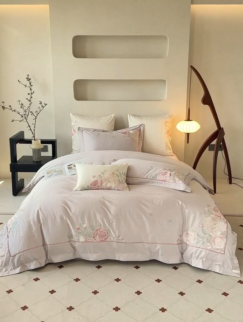 91家纺网 家纺一手货源 找家纺 【2025】50支50S长绒棉刺绣四件套新中式工艺款 温馨满园芋紫 控价478-498元