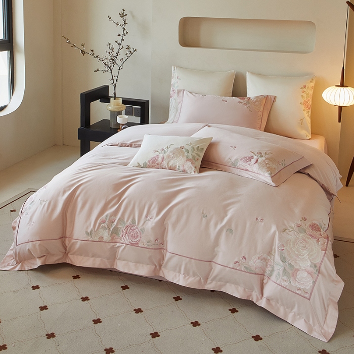 91家纺网 家纺一手货源 找家纺 【2025】50支50S长绒棉刺绣四件套新中式工艺款 温馨满园粉玉 控价478-498元