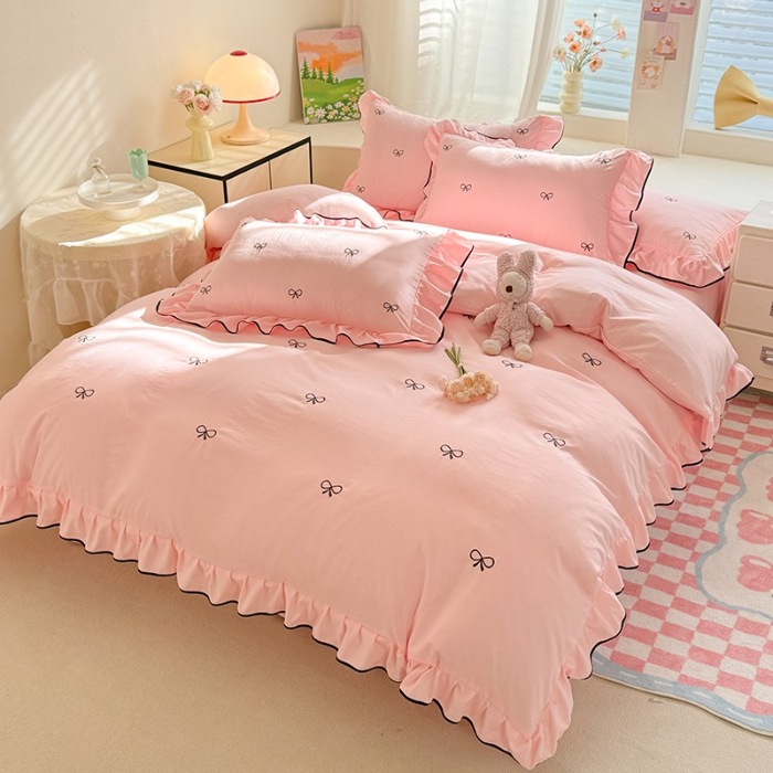 91家纺网 家纺一手货源 找家纺 苏米娜家纺2025春夏新品韩版花边款水洗棉四件套A类母婴级针织双层纱蝴蝶结绣花纯棉全棉床裙款四件套小香风 蝶儿飞飞-奶油粉