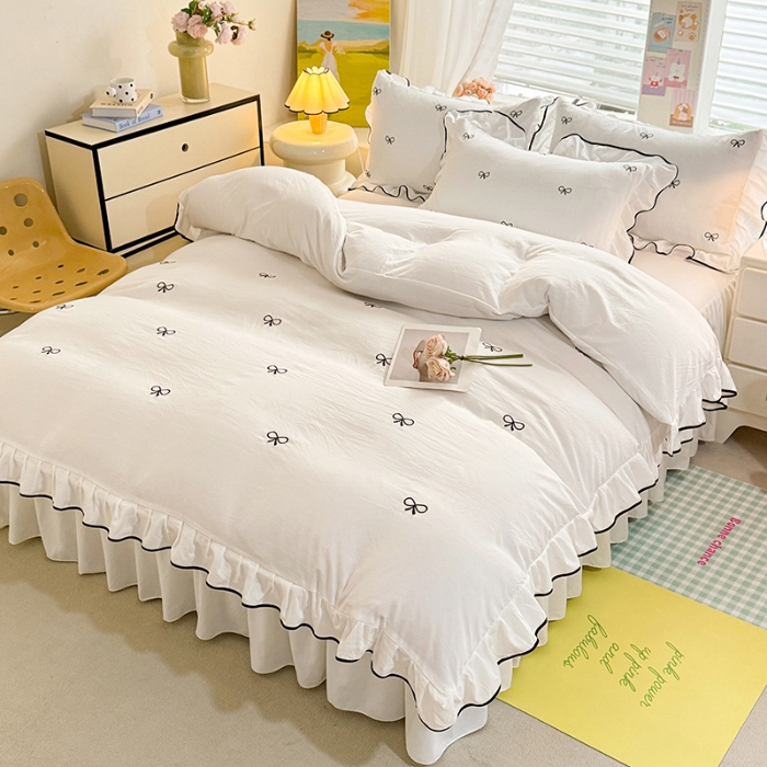 91家纺网 家纺一手货源 找家纺 苏米娜家纺2025春夏新品韩版花边款水洗棉四件套A类母婴级针织双层纱蝴蝶结绣花纯棉全棉床裙款四件套小香风 蝶儿飞飞-奶昔白