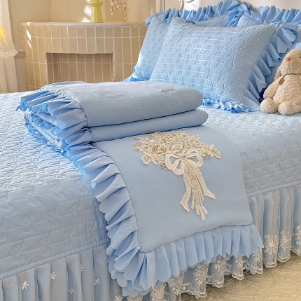 91家纺网 家纺一手货源 找家纺 （总）苏米娜家纺2025春夏新品韩版甜美公主风超柔水洗棉床盖四件套刺绣针织棉双层纱纯棉棉麻全棉少女心夹棉床裙款夏被款床盖