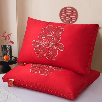 91家纺网 家纺一手货源 找家纺 全棉绣花婚庆枕芯 大红结婚枕 喜庆枕头 全棉羽丝枕 婚庆枕头 全棉枕芯