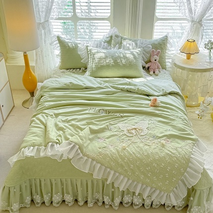 91家纺网 家纺一手货源 找家纺 （总）漫布云家纺2025春夏新品韩版甜美公主风全棉双层纱水洗棉床盖四件套刺绣针织棉双层纱纯棉棉麻全棉少女心夹棉床裙款夏被款床盖四件套