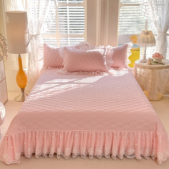 91家纺网 家纺一手货源 找家纺 苏米娜家纺2025春夏新品韩版甜美公主风全棉双层纱水洗棉床盖四件套刺绣针织棉双层纱纯棉棉麻全棉少女心夹棉床裙款夏被款床盖四件套 幻蝶-樱花粉