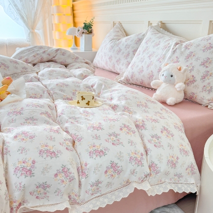 91家纺网 家纺一手货源 找家纺 （总）【苏东来】2025韩版蕾丝花边纯棉全棉双层纱四件套全棉纯棉小碎花印花四件套法式赫本公主风韩系皱皱纱花边四件套针织棉四件套件