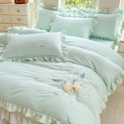 91家纺网 家纺一手货源 找家纺 （总）2025新款A类糯小棉床盖款床单款刺绣四件套 公主风立体花花边被套枕套