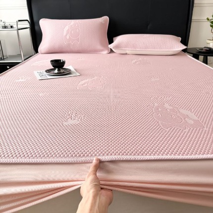 91家纺网 家纺一手货源 找家纺 （总）卡罗兰 2025新款PE提花冰丝凉席凉豆豆床单床笠款凉席-奶牛款