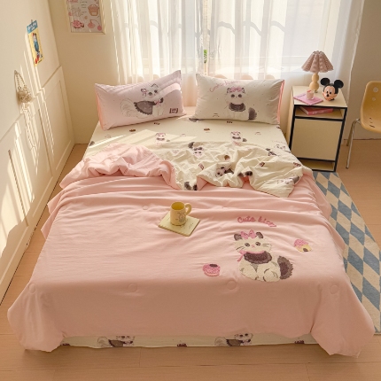 91家纺网 家纺一手货源 找家纺 左视觉  小清新卡通被子拍摄赏析