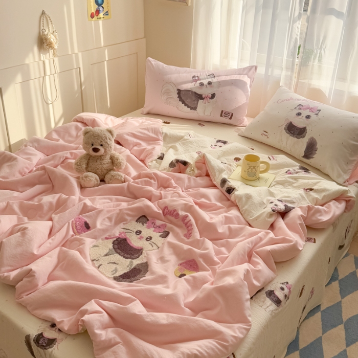 91家纺网 家纺一手货源 找家纺 左视觉  小清新卡通被子拍摄赏析