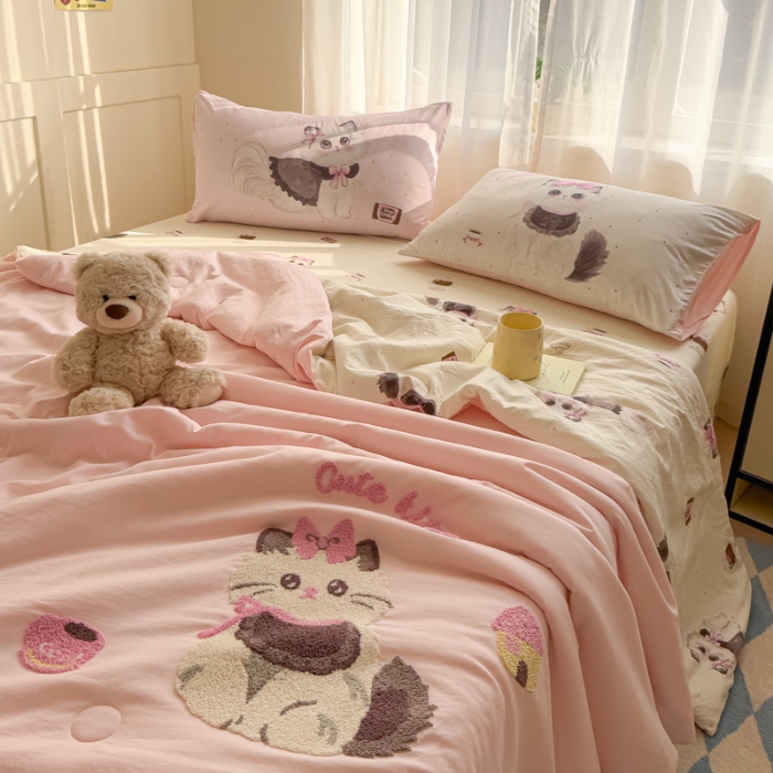 91家纺网 家纺一手货源 找家纺 左视觉  小清新卡通被子拍摄赏析