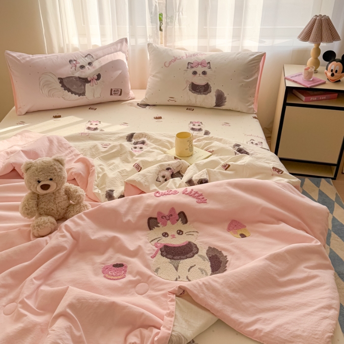 91家纺网 家纺一手货源 找家纺 左视觉  小清新卡通被子拍摄赏析