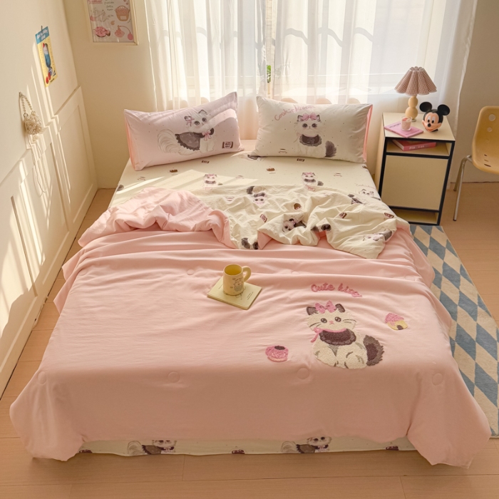 91家纺网 家纺一手货源 找家纺 左视觉  小清新卡通被子拍摄赏析