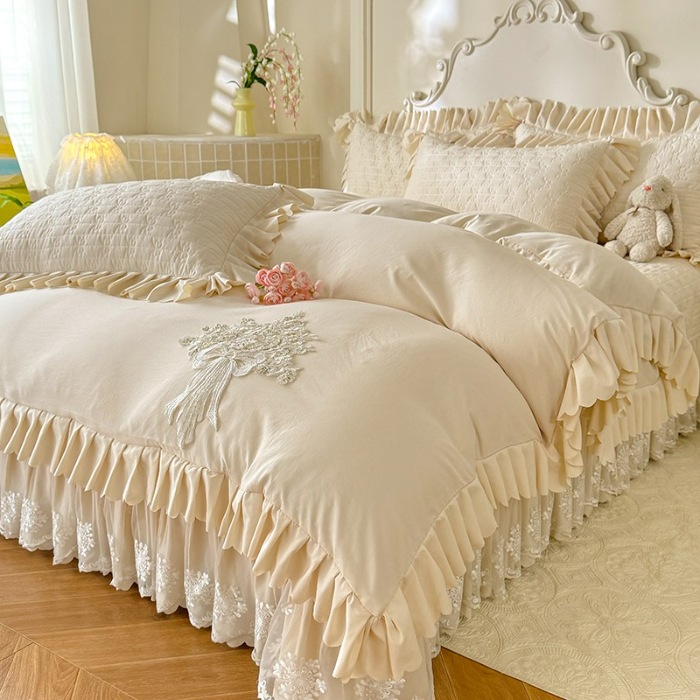 91家纺网 家纺一手货源 找家纺 漫布云家纺2025春夏新品韩版甜美公主风超柔水洗棉床盖四件套刺绣针织棉双层纱纯棉棉麻全棉少女心夹棉床裙款夏被款床盖 花夕—奶油白