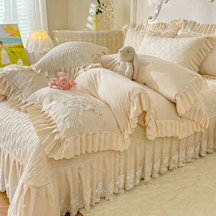 91家纺网 家纺一手货源 找家纺 漫布云家纺2025春夏新品韩版甜美公主风超柔水洗棉床盖四件套刺绣针织棉双层纱纯棉棉麻全棉少女心夹棉床裙款夏被款床盖 花夕—奶油白