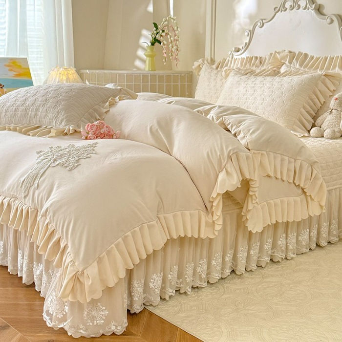 91家纺网 家纺一手货源 找家纺 漫布云家纺2025春夏新品韩版甜美公主风超柔水洗棉床盖四件套刺绣针织棉双层纱纯棉棉麻全棉少女心夹棉床裙款夏被款床盖 花夕—奶油白