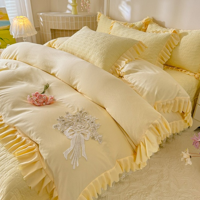 91家纺网 家纺一手货源 找家纺 漫布云家纺2025春夏新品韩版甜美公主风超柔水洗棉床盖四件套刺绣针织棉双层纱纯棉棉麻全棉少女心夹棉床裙款夏被款床盖  花夕-嫩黄 