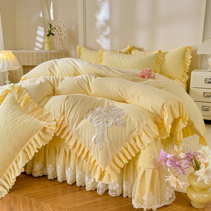 91家纺网 家纺一手货源 找家纺 漫布云家纺2025春夏新品韩版甜美公主风超柔水洗棉床盖四件套刺绣针织棉双层纱纯棉棉麻全棉少女心夹棉床裙款夏被款床盖  花夕-嫩黄 