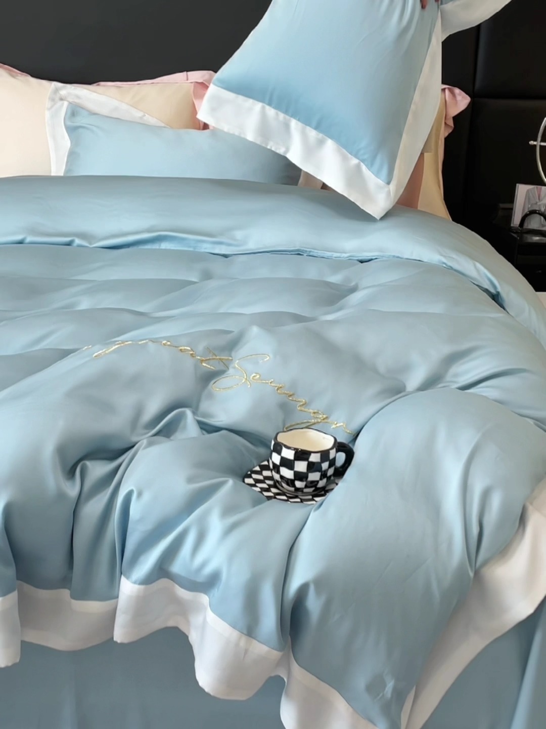 91家纺网 家纺一手货源 找家纺 春夏新品超细旦冷凝刺绣四件套100%莱赛尔高档礼盒装 冰蓝-缦悦-超细旦