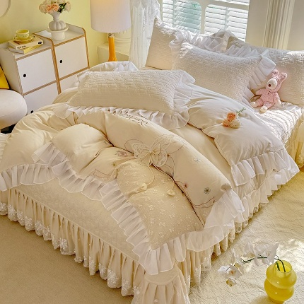 91家纺网 家纺一手货源 找家纺 （总）苏米娜家纺2025春夏新品韩版甜美公主风全棉双层纱水洗棉床盖四件套刺绣针织棉双层纱纯棉棉麻全棉少女心夹棉床裙款夏被款床盖四件套 幻蝶-婴儿蓝