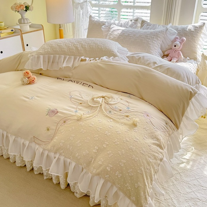 91家纺网 家纺一手货源 找家纺 苏米娜家纺2025春夏新品韩版甜美公主风全棉双层纱水洗棉床盖四件套刺绣针织棉双层纱纯棉棉麻全棉少女心夹棉床裙款夏被款床盖四件套 幻蝶-婴儿蓝 幻蝶—奶油白 