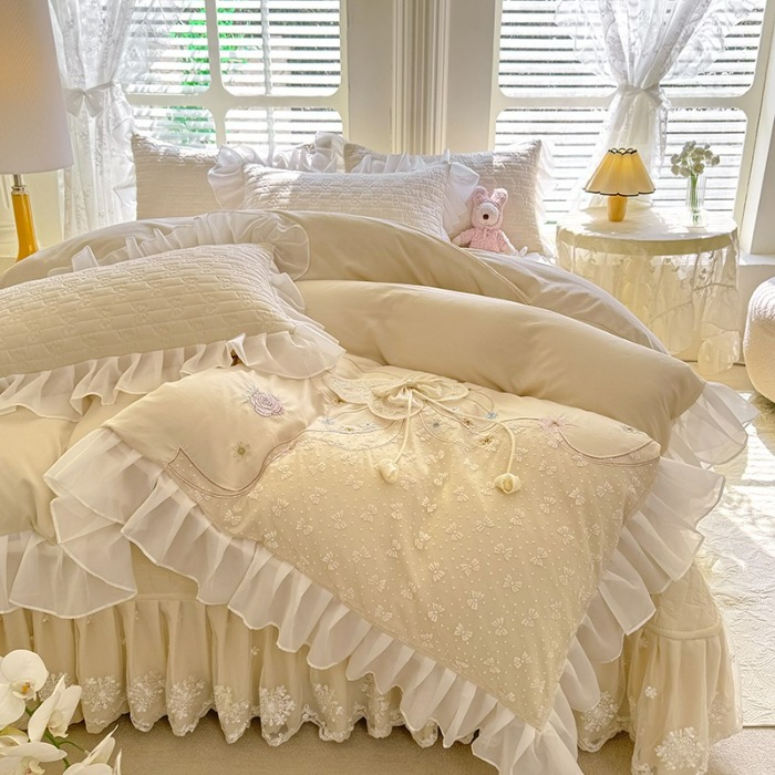 91家纺网 家纺一手货源 找家纺 苏米娜家纺2025春夏新品韩版甜美公主风全棉双层纱水洗棉床盖四件套刺绣针织棉双层纱纯棉棉麻全棉少女心夹棉床裙款夏被款床盖四件套 幻蝶-婴儿蓝 幻蝶—奶油白 