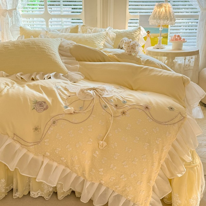 91家纺网 家纺一手货源 找家纺 苏米娜家纺2025春夏新品韩版甜美公主风全棉双层纱水洗棉床盖四件套刺绣针织棉双层纱纯棉棉麻全棉少女心夹棉床裙款夏被款床盖四件套 幻蝶-婴儿蓝 幻蝶-嫩黄