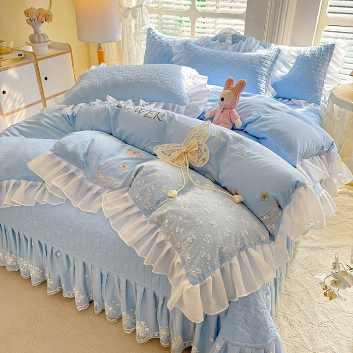 91家纺网 家纺一手货源 找家纺 苏米娜家纺2025春夏新品韩版甜美公主风全棉双层纱水洗棉床盖四件套刺绣针织棉双层纱纯棉棉麻全棉少女心夹棉床裙款夏被款床盖四件套 幻蝶-婴儿蓝 幻蝶-婴儿蓝 