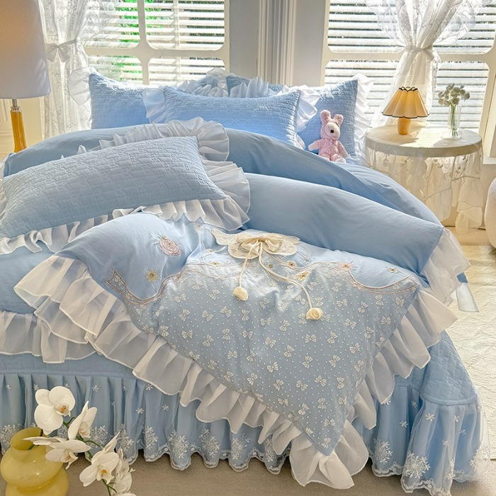 91家纺网 家纺一手货源 找家纺 苏米娜家纺2025春夏新品韩版甜美公主风全棉双层纱水洗棉床盖四件套刺绣针织棉双层纱纯棉棉麻全棉少女心夹棉床裙款夏被款床盖四件套 幻蝶-婴儿蓝 幻蝶-婴儿蓝 