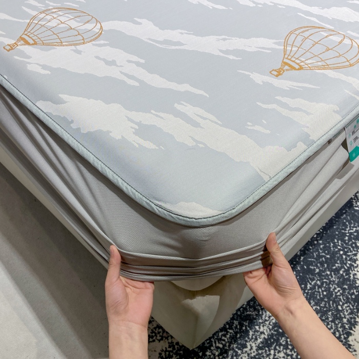 91家纺网 家纺一手货源 找家纺 蝶帕家纺 2025新品A类PE高分子乙纶复合三明治提花冰丝席 浪漫气球 床笠