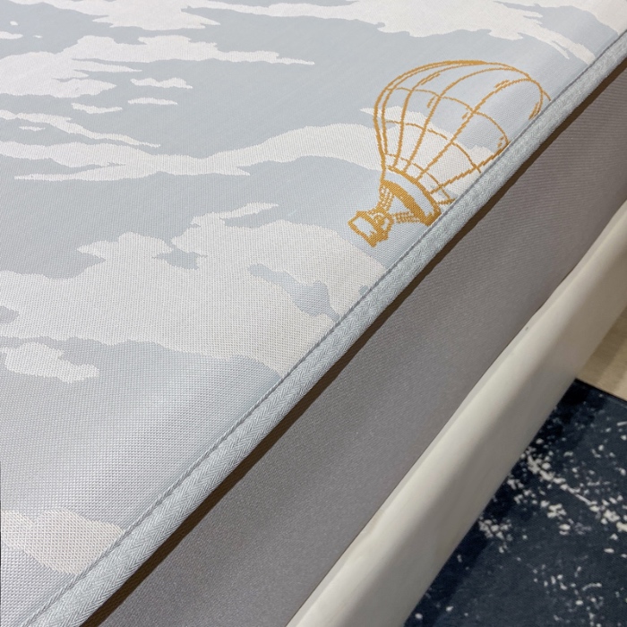 91家纺网 家纺一手货源 找家纺 蝶帕家纺 2025新品A类PE高分子乙纶复合三明治提花冰丝席 浪漫气球 床笠