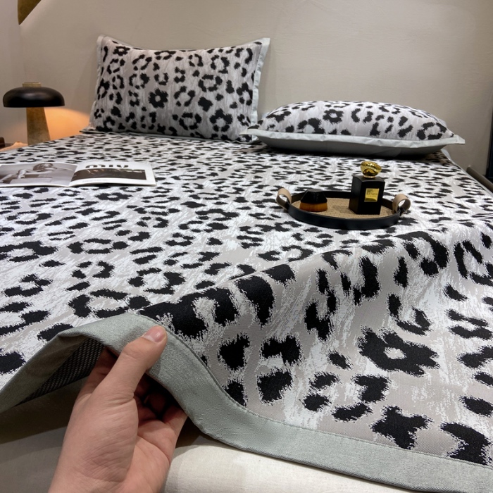 91家纺网 家纺一手货源 找家纺 蝶帕家纺 2025新品A类PE高分子乙纶复合三明治提花冰丝席 豹纹 床席