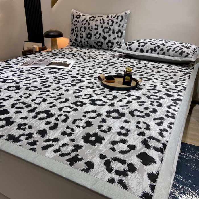 91家纺网 家纺一手货源 找家纺 蝶帕家纺 2025新品A类PE高分子乙纶复合三明治提花冰丝席 豹纹 床席