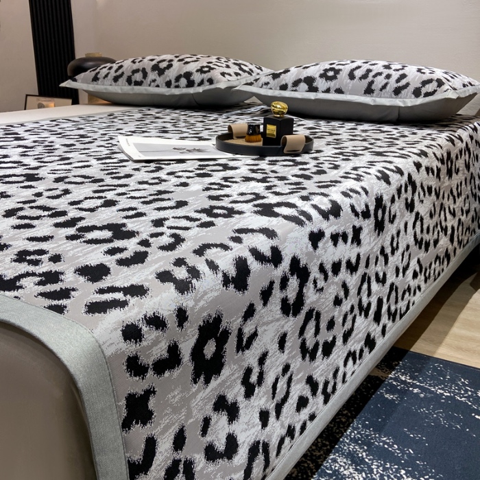 91家纺网 家纺一手货源 找家纺 蝶帕家纺 2025新品A类PE高分子乙纶复合三明治提花冰丝席 豹纹 床席