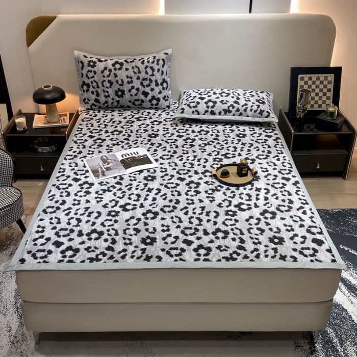 91家纺网 家纺一手货源 找家纺 蝶帕家纺 2025新品A类PE高分子乙纶复合三明治提花冰丝席 豹纹 床席