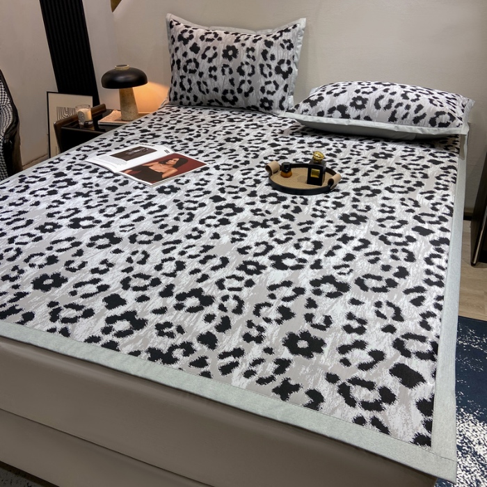 91家纺网 家纺一手货源 找家纺 蝶帕家纺 2025新品A类PE高分子乙纶复合三明治提花冰丝席 豹纹 床席