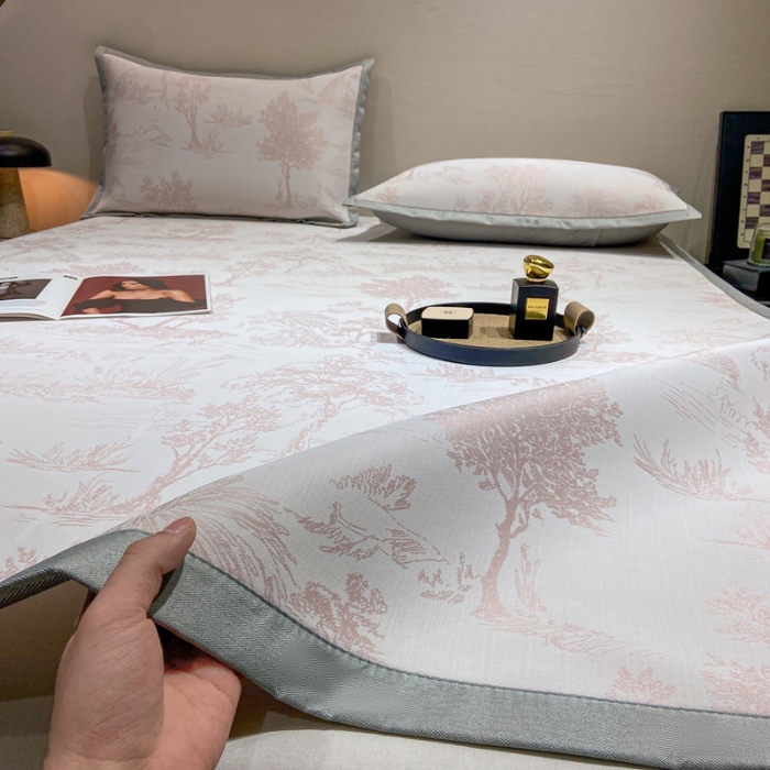 91家纺网 家纺一手货源 找家纺 蝶帕家纺 2025新品A类PE高分子乙纶复合三明治提花冰丝席 林间秘境-粉 床席