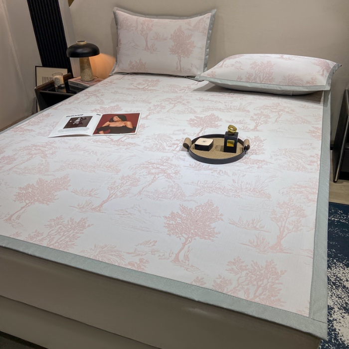 91家纺网 家纺一手货源 找家纺 蝶帕家纺 2025新品A类PE高分子乙纶复合三明治提花冰丝席 林间秘境-粉 床席