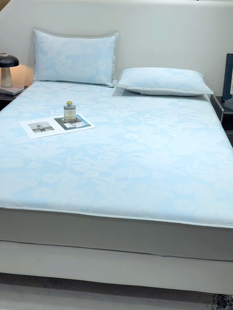 91家纺网 家纺一手货源 找家纺 蝶帕家纺 2025新品A类PE高分子乙纶复合三明治提花冰丝席 热带雨林 床笠