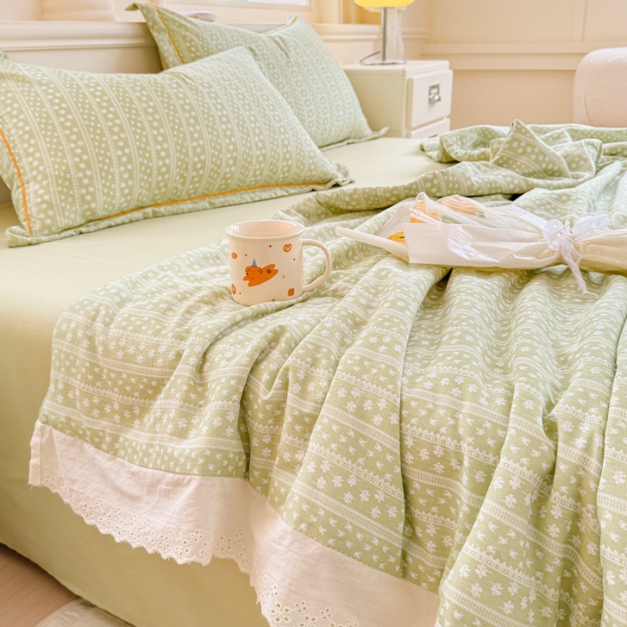 91家纺网 家纺一手货源 找家纺 【苏东来】2025小清新韩版印花蕾丝花边皱皱棉工艺款拼接单夏被四件套韩式赫本碎花荷叶边夏凉被子空调被双人春秋被可水洗 香草