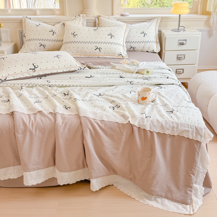 91家纺网 家纺一手货源 找家纺 【苏东来】2025小清新韩版印花蕾丝花边皱皱棉工艺款拼接单夏被四件套韩式赫本碎花荷叶边夏凉被子空调被双人春秋被可水洗 蝴蝶结