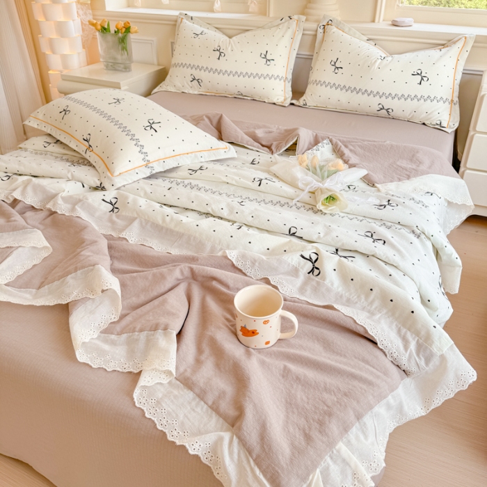91家纺网 家纺一手货源 找家纺 【苏东来】2025小清新韩版印花蕾丝花边皱皱棉工艺款拼接单夏被四件套韩式赫本碎花荷叶边夏凉被子空调被双人春秋被可水洗 蝴蝶结