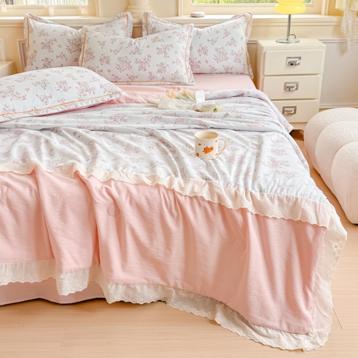 91家纺网 家纺一手货源 找家纺 【苏东来】2025小清新韩版印花蕾丝花边皱皱棉工艺款拼接单夏被四件套韩式赫本碎花荷叶边夏凉被子空调被双人春秋被可水洗 花