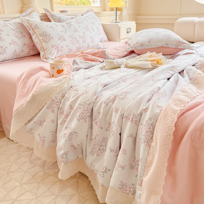 91家纺网 家纺一手货源 找家纺 【苏东来】2025小清新韩版印花蕾丝花边皱皱棉工艺款拼接单夏被四件套韩式赫本碎花荷叶边夏凉被子空调被双人春秋被可水洗 花