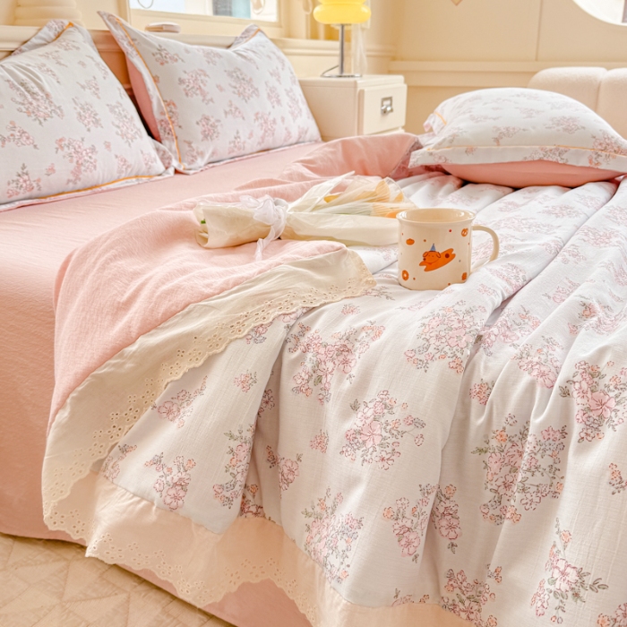91家纺网 家纺一手货源 找家纺 【苏东来】2025小清新韩版印花蕾丝花边皱皱棉工艺款拼接单夏被四件套韩式赫本碎花荷叶边夏凉被子空调被双人春秋被可水洗 花