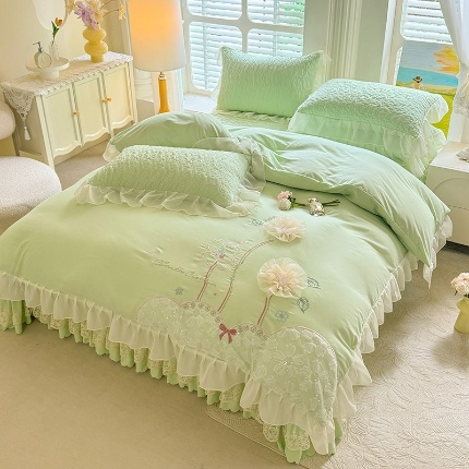 91家纺网 家纺一手货源 找家纺 （总）苏米娜2025春夏新品韩版公主风超柔水洗棉床盖四件套刺绣针织棉双层纱纯棉棉麻全棉公主风床盖款四件套