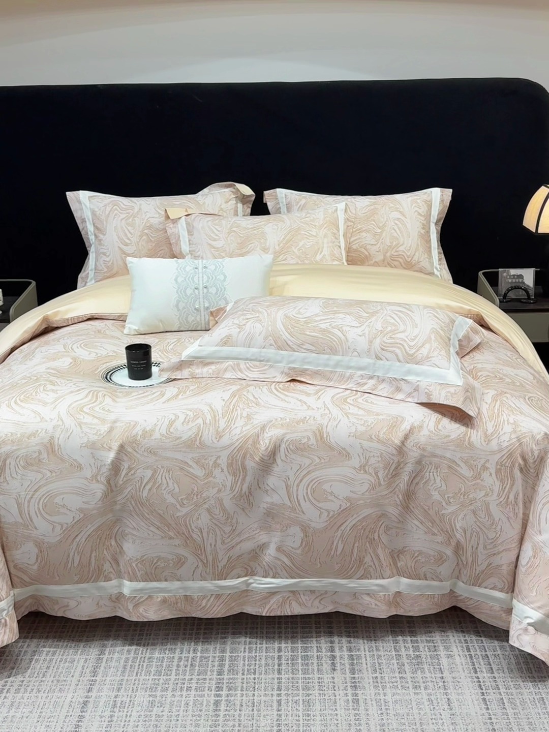 91家纺网 家纺一手货源 找家纺 春夏新品50*50S贡缎长绒棉活性数码印花四件套纯棉床单床笠高档礼盒装 咖啡金-铂金时代-贡缎长绒