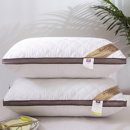 91家纺网 家纺一手货源 找家纺 兴丝露枕芯 亲肤绗缝三线格枕芯 羽丝枕 舒适枕 中高枕 成人枕头 宿舍枕芯